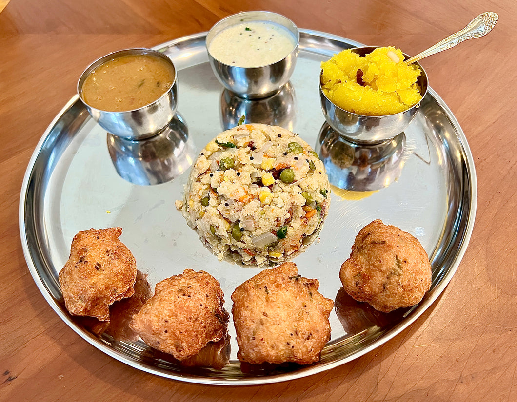 Mixed veg upma breakfast with Sambar, Chutney and mangalore bajji